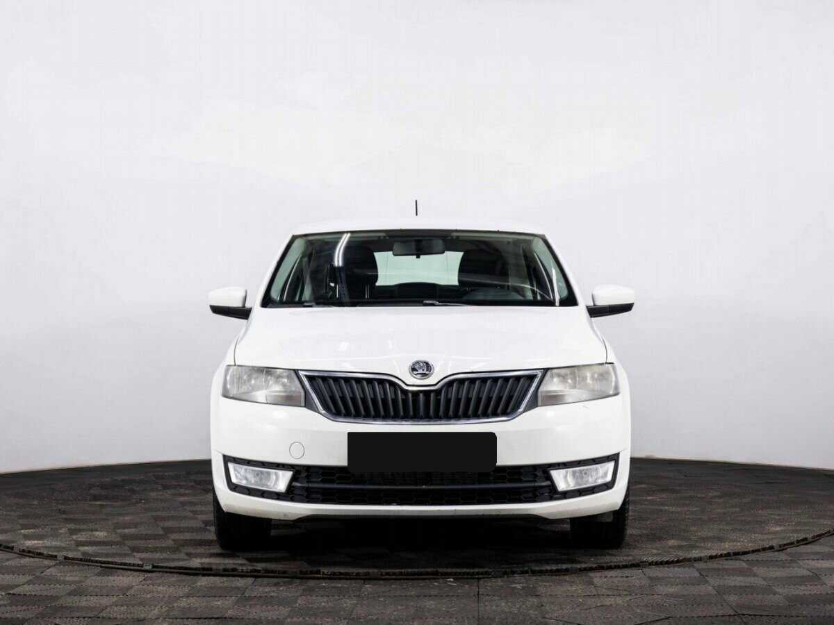 Skoda Rapid с пробегом — 2015 год. Фото: #1