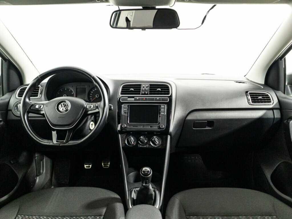 Volkswagen Polo с пробегом — 2015 год. Фото: #12