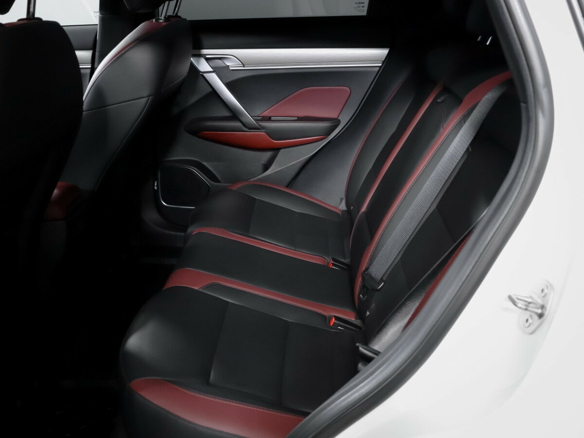 Geely Coolray с пробегом — 2023 год. Фото: #9