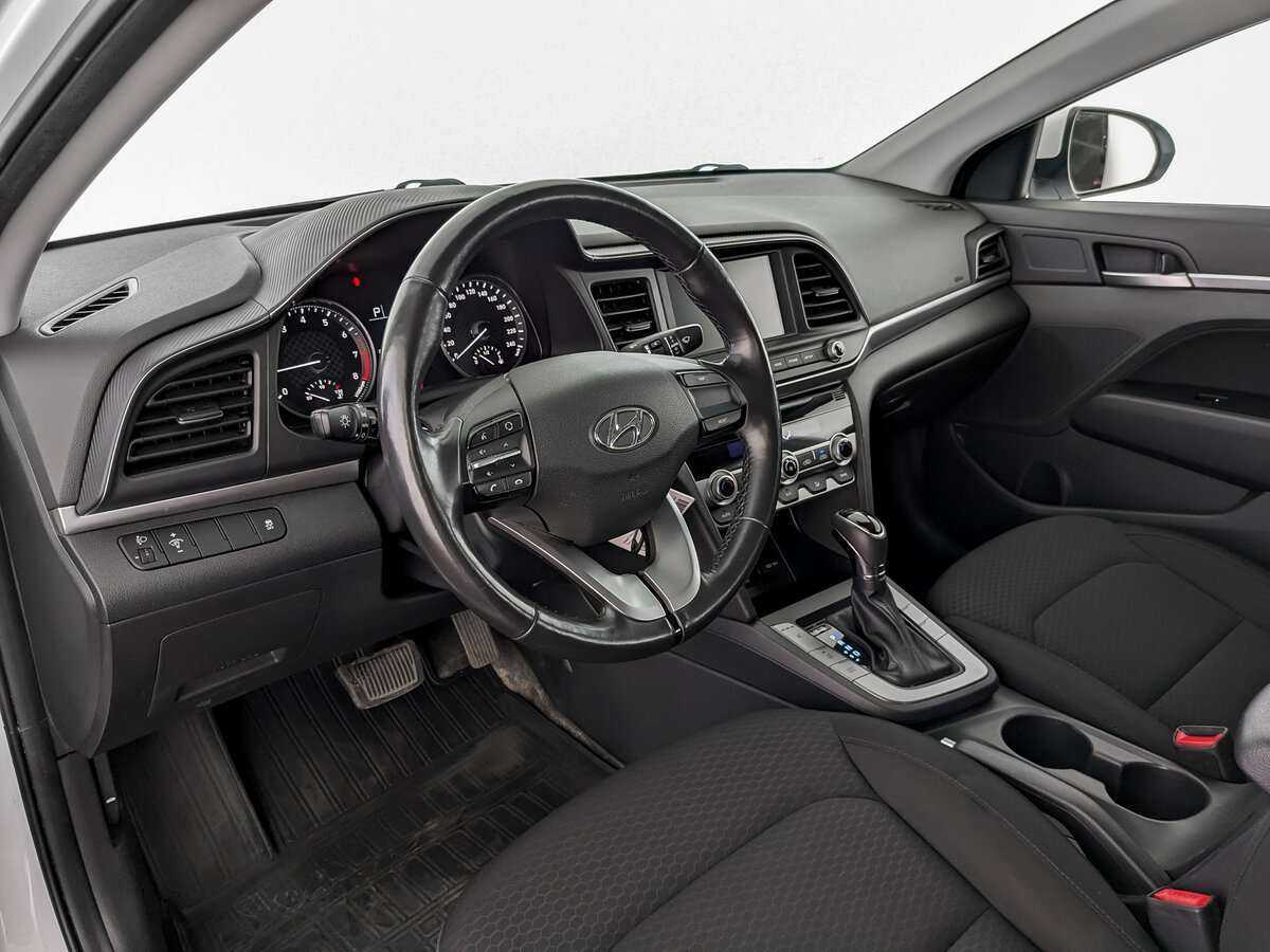 Hyundai Elantra с пробегом — 2020 год. Фото: #13