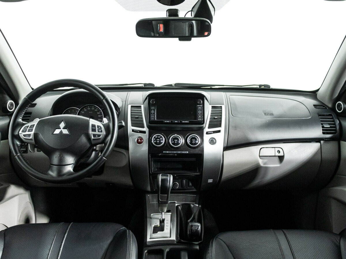 Mitsubishi Pajero Sport с пробегом — 2013 год. Фото: #10