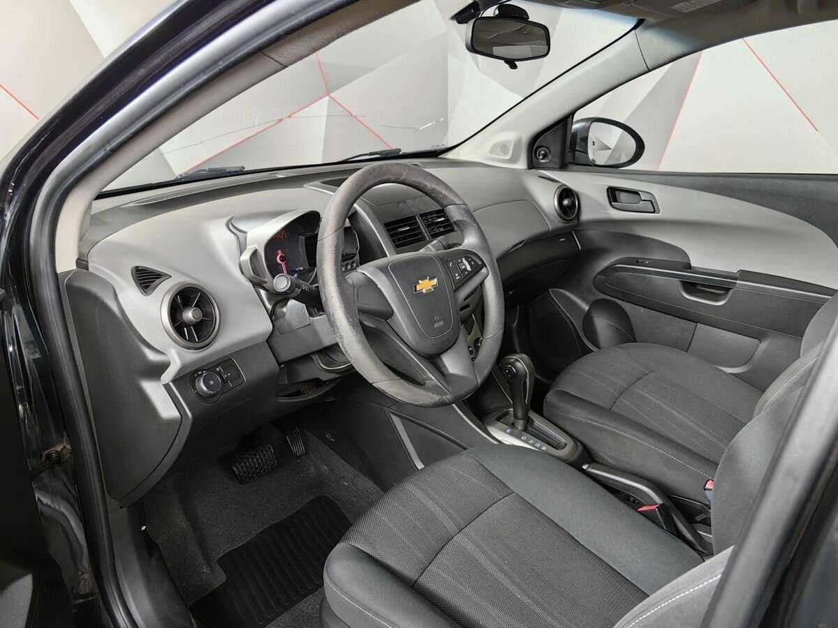 Chevrolet Aveo с пробегом — 2012 год. Фото: #11