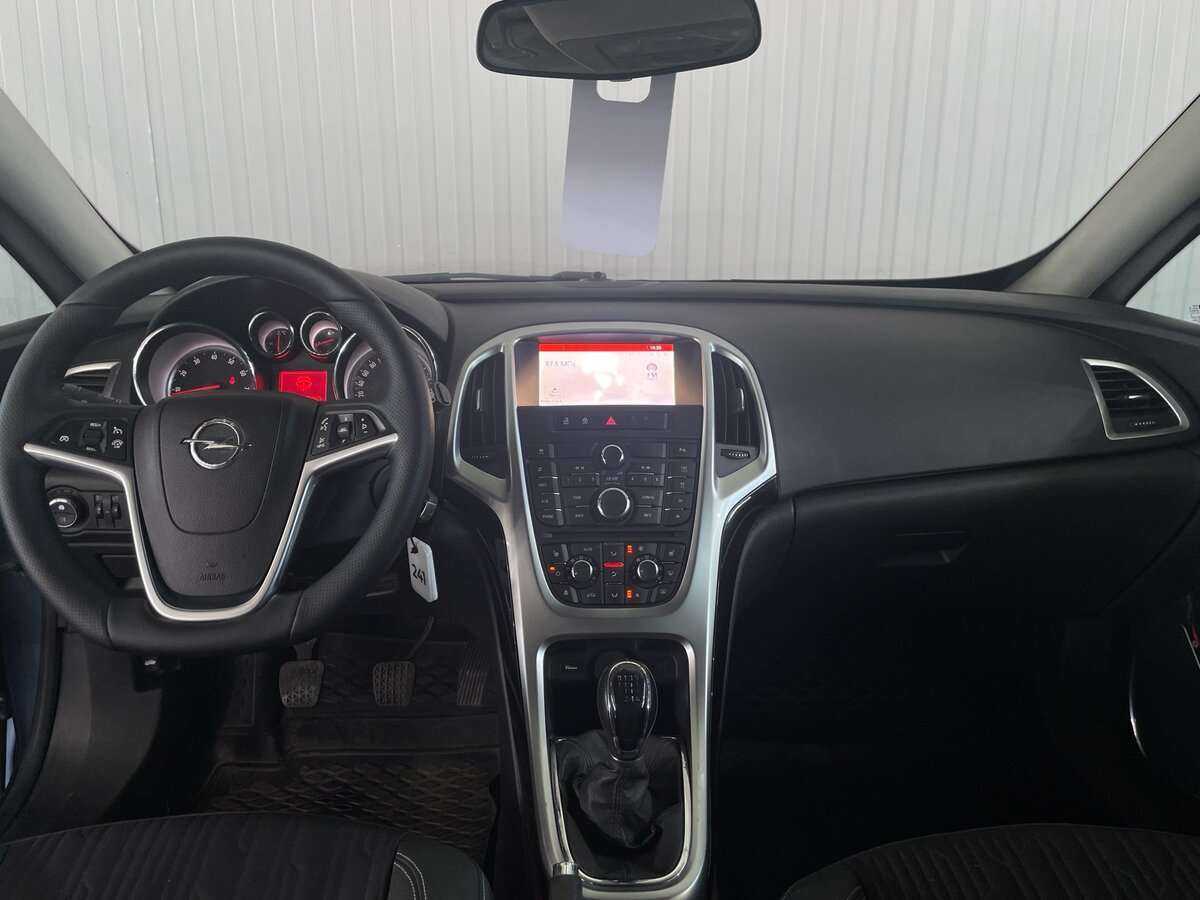 Opel Astra с пробегом — 2014 год. Фото: #8