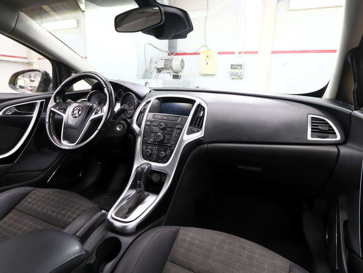 Opel Astra с пробегом — 2014 год. Фото: #7
