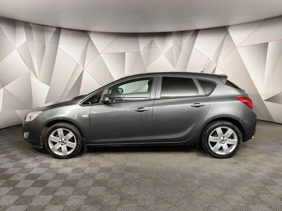 Opel Astra с пробегом — 2012 год. Фото: #4