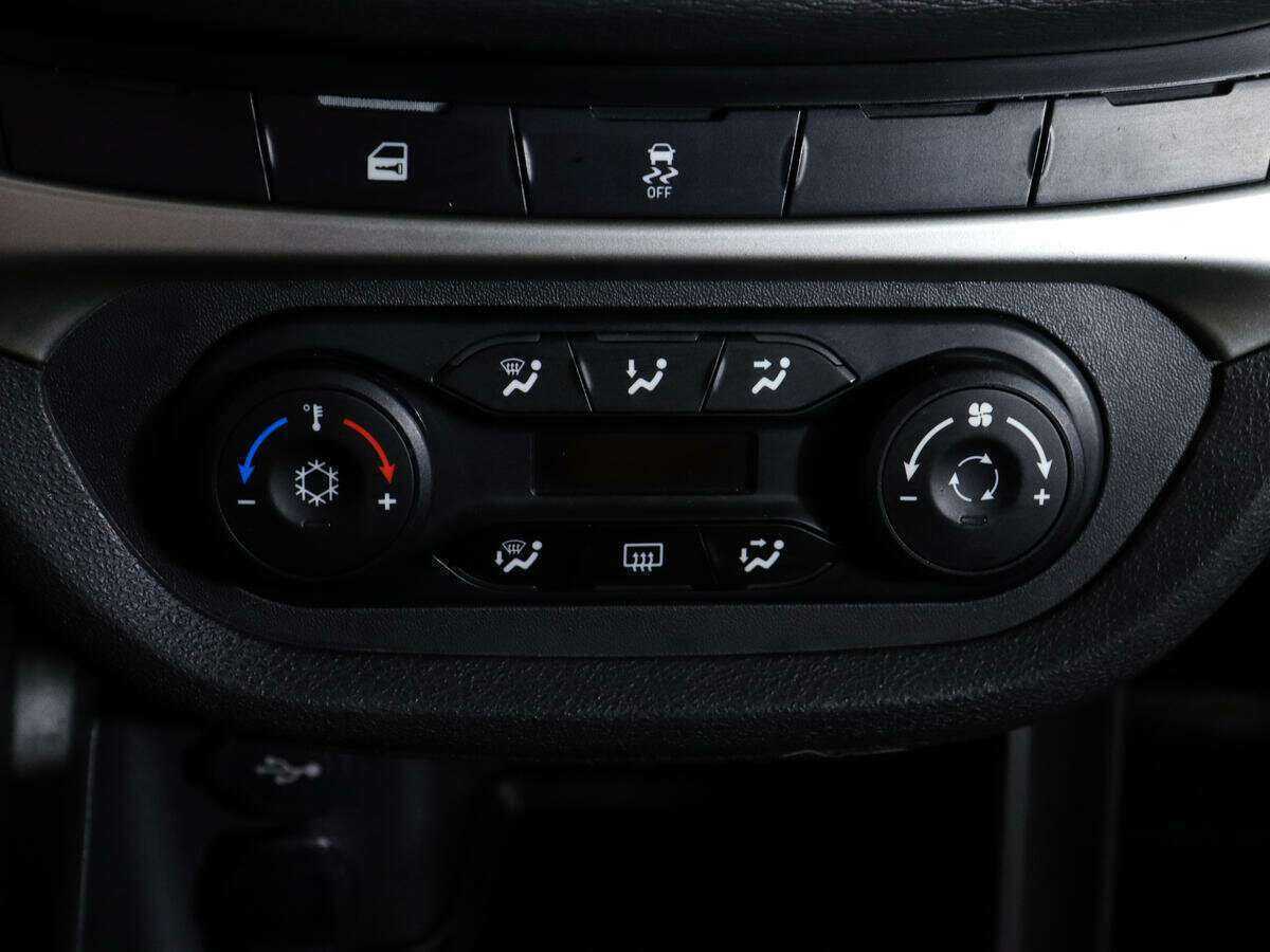 Lada (ВАЗ) Vesta с пробегом — 2019 год. Фото: #17