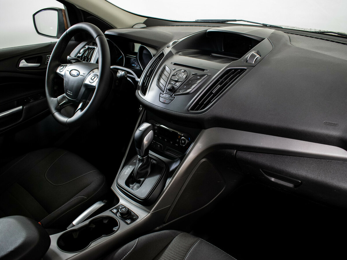 Ford Kuga с пробегом — 2015 год. Фото: #9