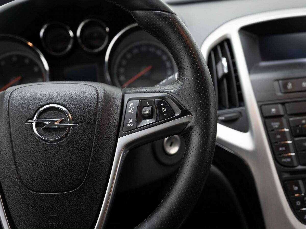 Opel Astra с пробегом — 2012 год. Фото: #14