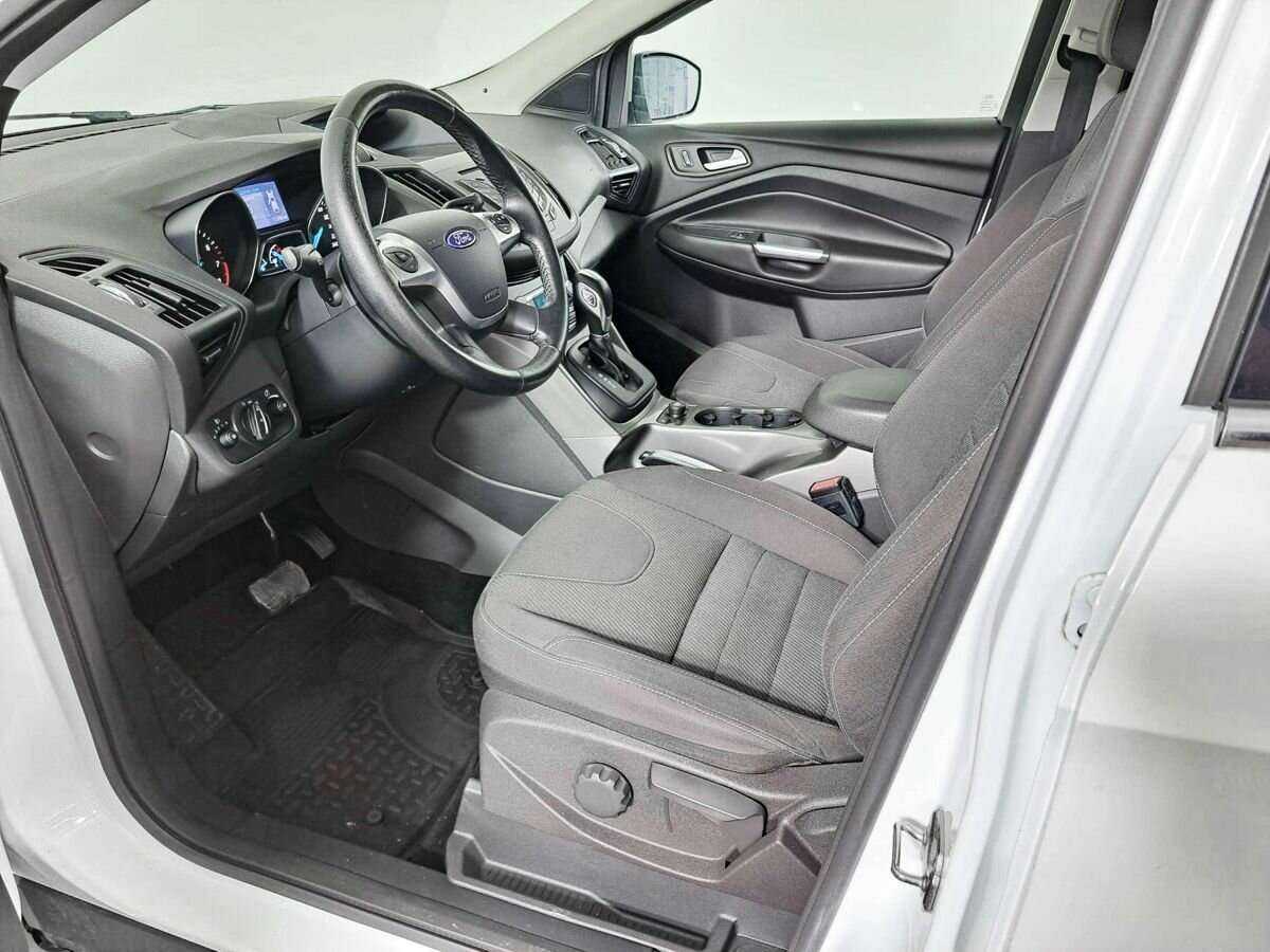 Ford Kuga с пробегом — 2015 год. Фото: #13