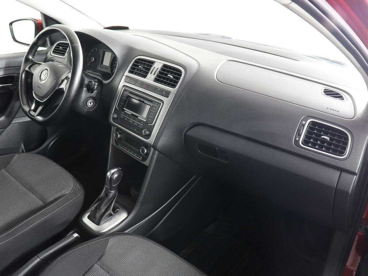 Volkswagen Polo с пробегом — 2015 год. Фото: #5