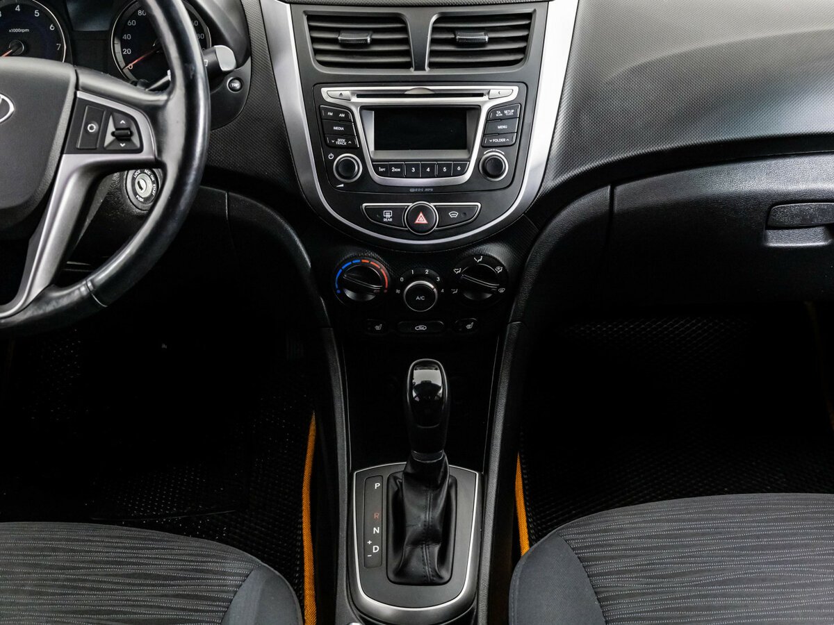 Hyundai Solaris с пробегом — 2014 год. Фото: #10