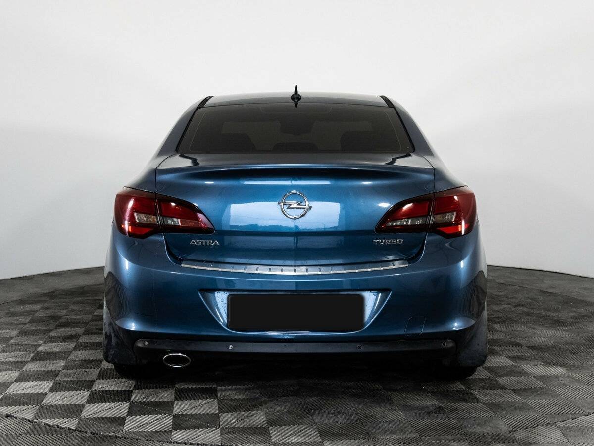 Opel Astra с пробегом — 2012 год. Фото: #4