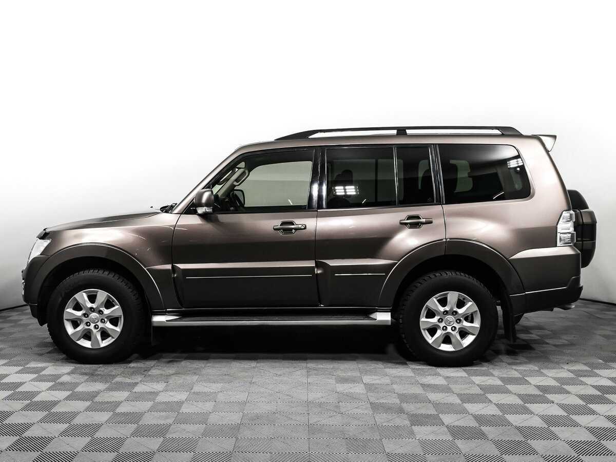 Mitsubishi Pajero с пробегом — 2015 год. Фото: #7