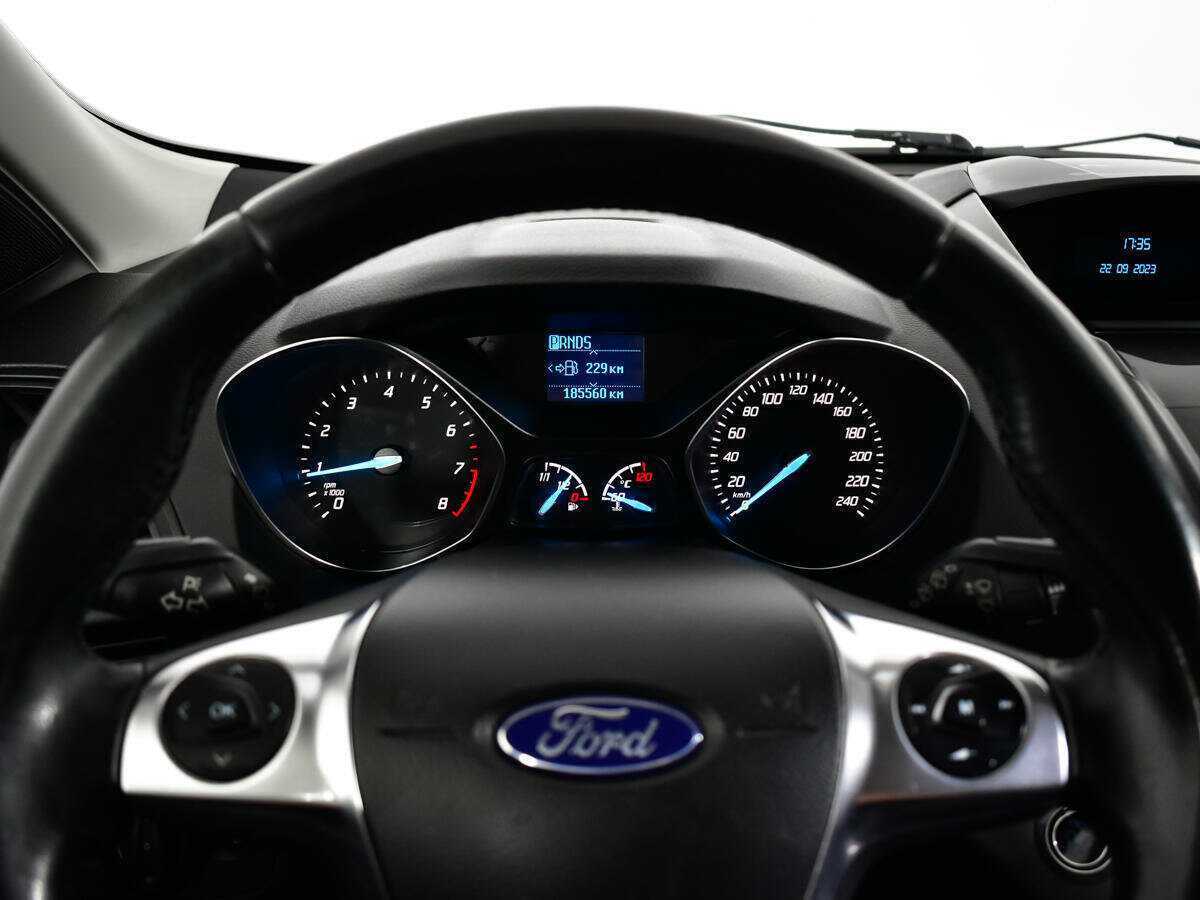 Ford Kuga с пробегом — 2015 год. Фото: #10