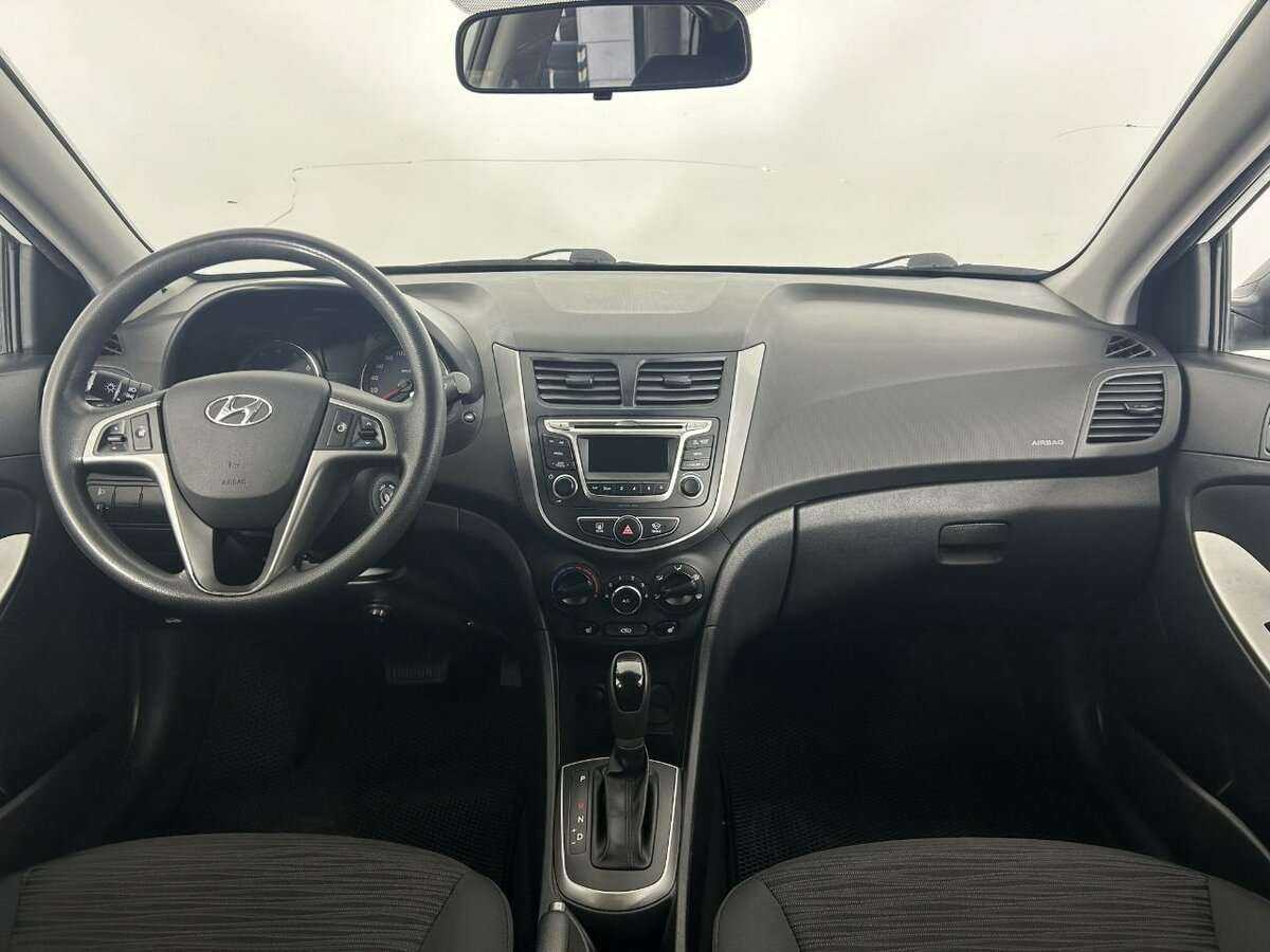 Hyundai Solaris с пробегом — 2015 год. Фото: #6