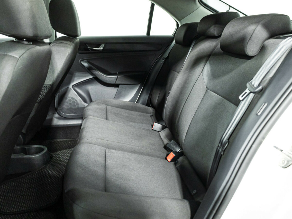 Skoda Rapid с пробегом — 2019 год. Фото: #9