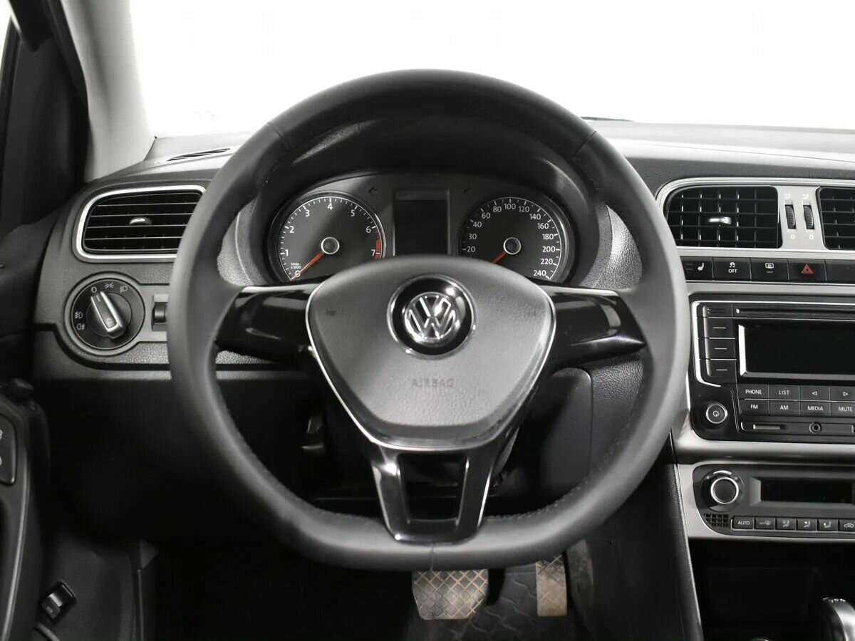 Volkswagen Polo с пробегом — 2017 год. Фото: #10
