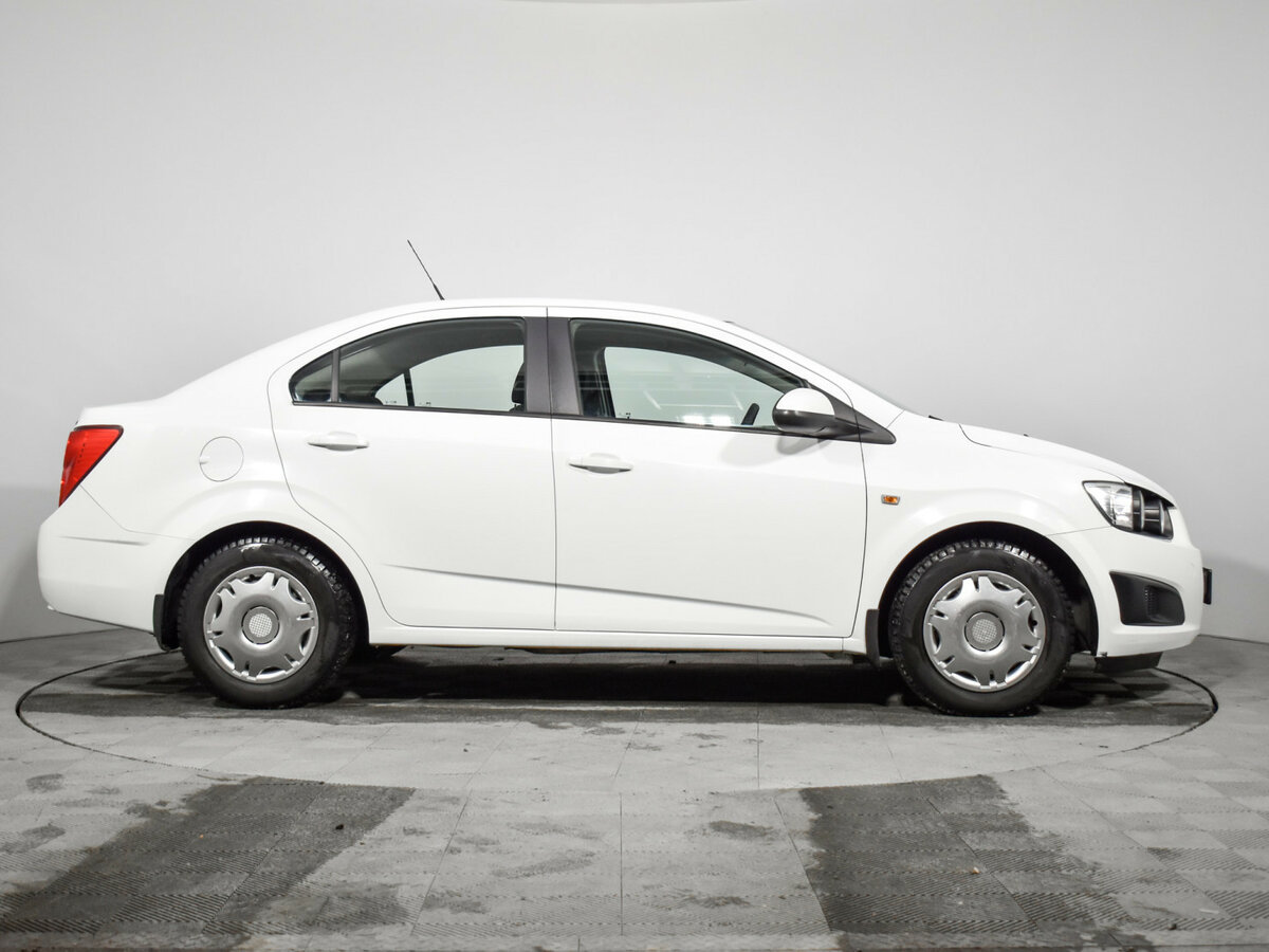 Chevrolet Aveo с пробегом — 2014 год. Фото: #3