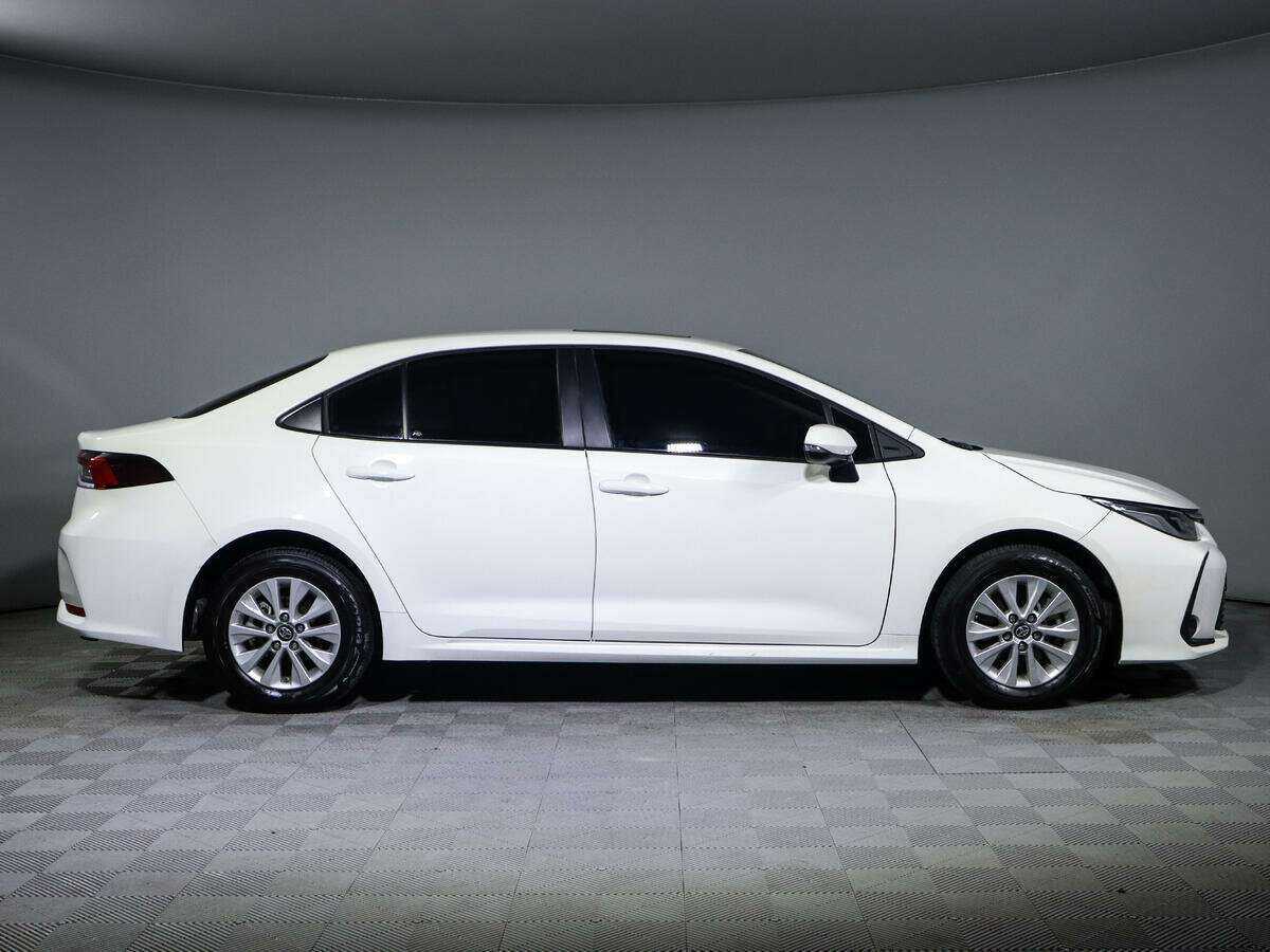 Toyota Corolla с пробегом — 2022 год. Фото: #3