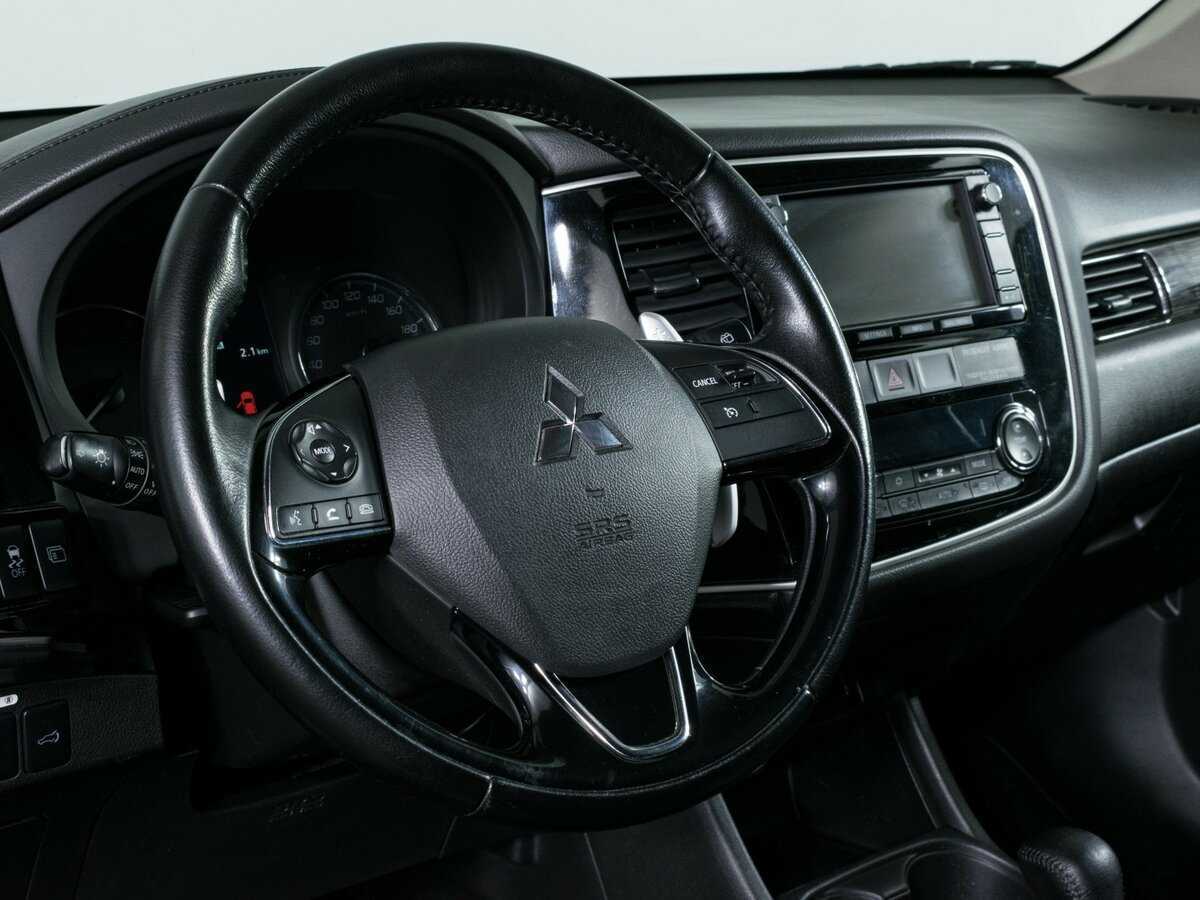 Mitsubishi Outlander с пробегом — 2015 год. Фото: #11