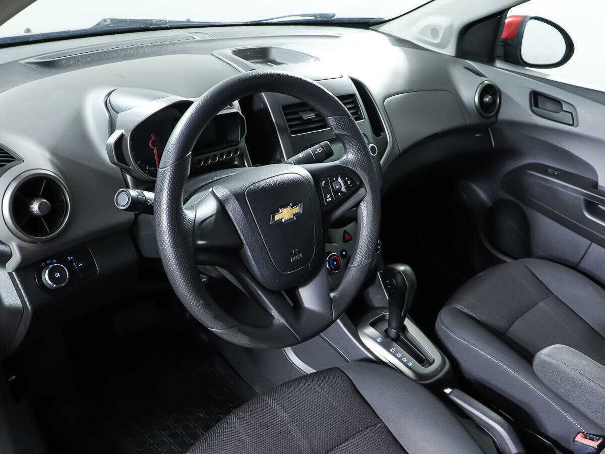 Chevrolet Aveo с пробегом — 2012 год. Фото: #11
