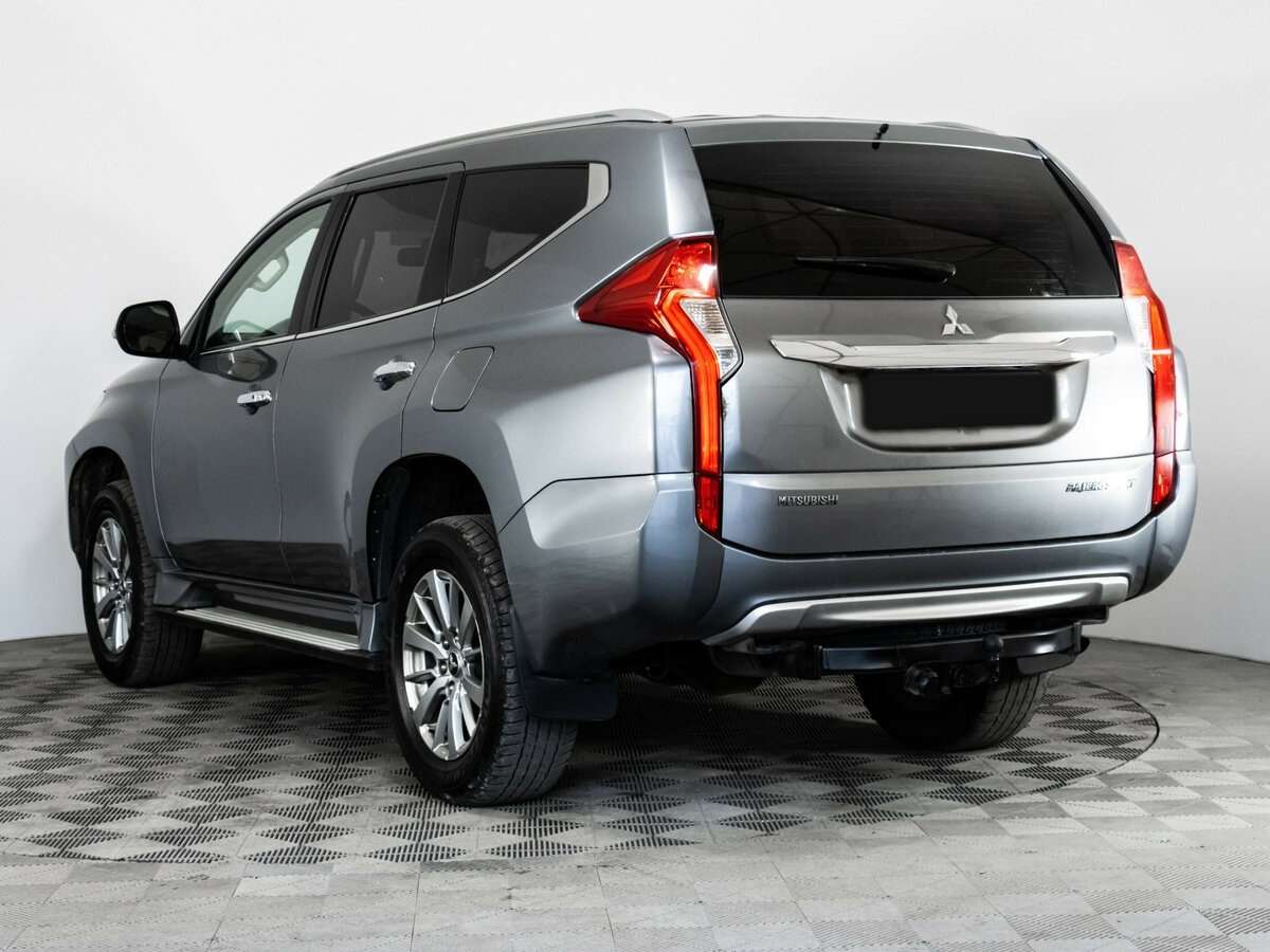 Mitsubishi Pajero Sport с пробегом — 2017 год. Фото: #6