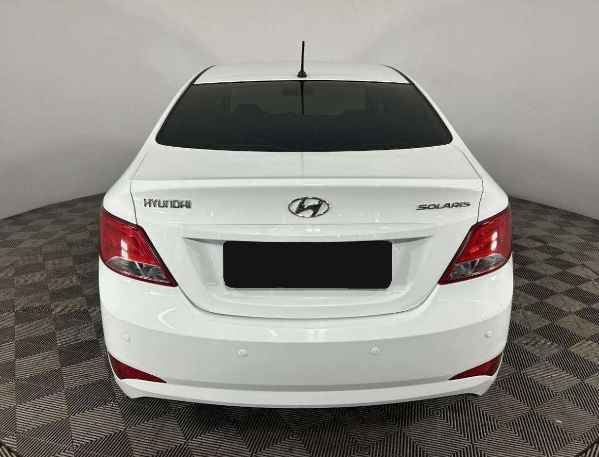 Hyundai Solaris с пробегом — 2015 год. Фото: #2