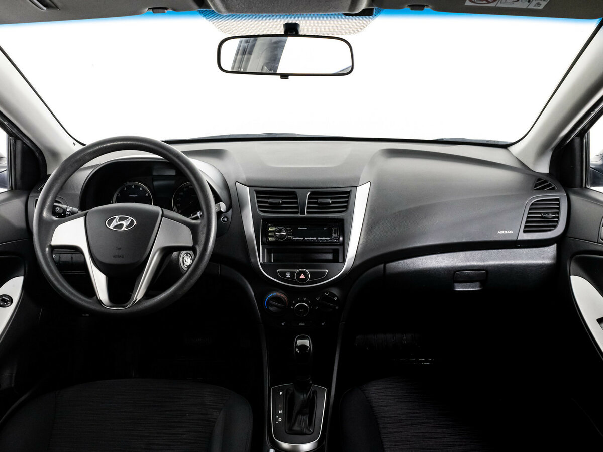 Hyundai Solaris с пробегом — 2015 год. Фото: #7