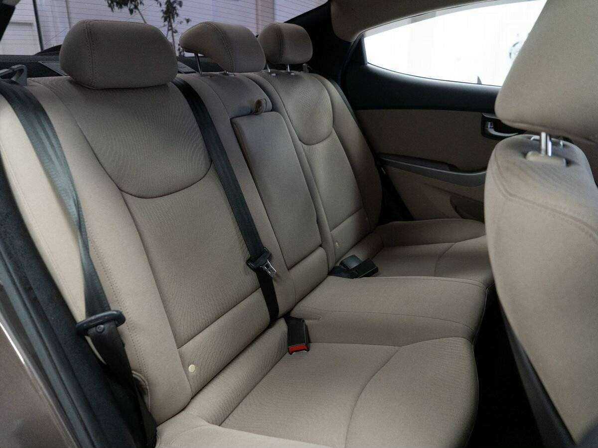 Hyundai Elantra с пробегом — 2014 год. Фото: #8