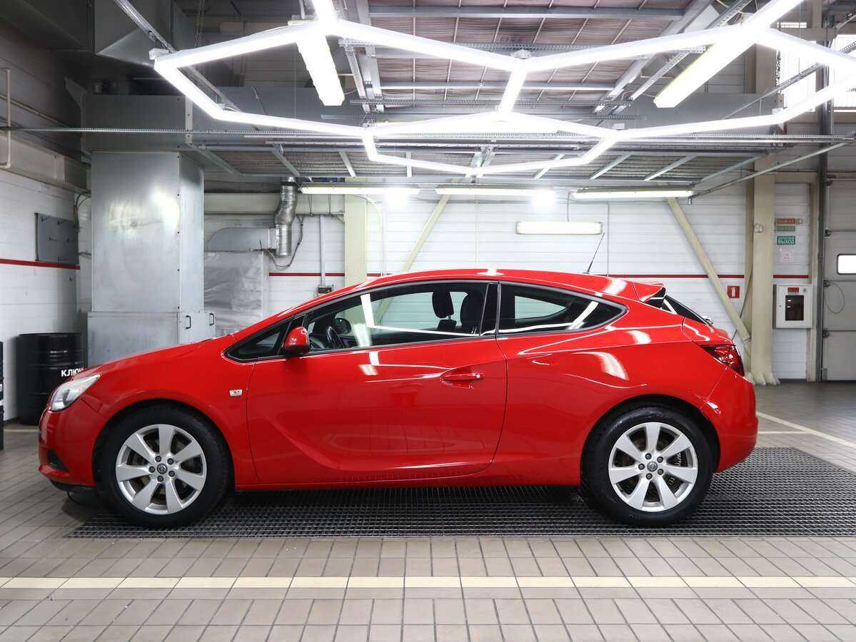 Opel Astra с пробегом — 2012 год. Фото: #4
