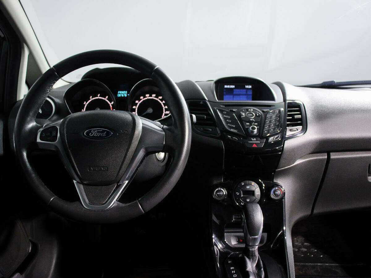 Ford Fiesta с пробегом — 2015 год. Фото: #11