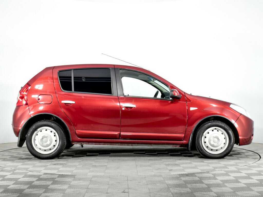 Renault Sandero с пробегом — 2012 год. Фото: #3