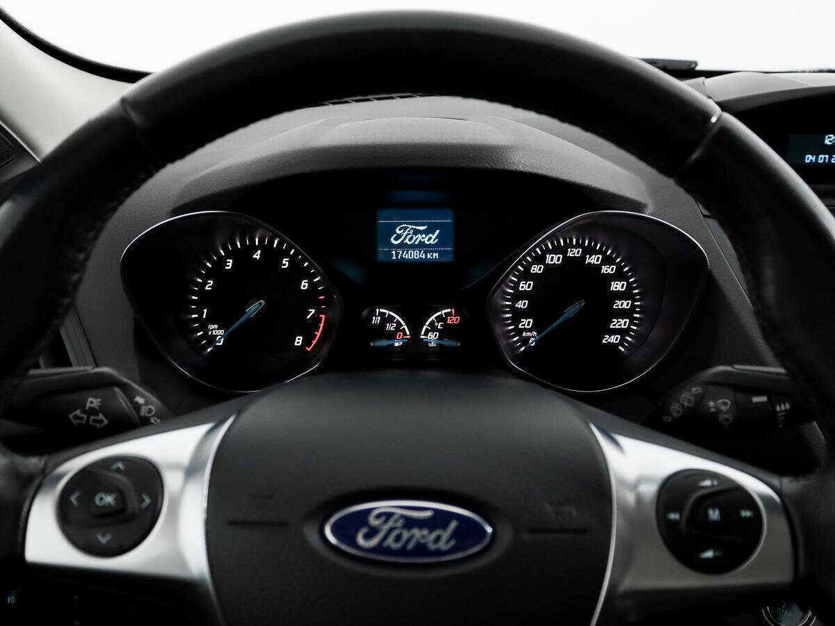 Ford Kuga с пробегом — 2015 год. Фото: #11