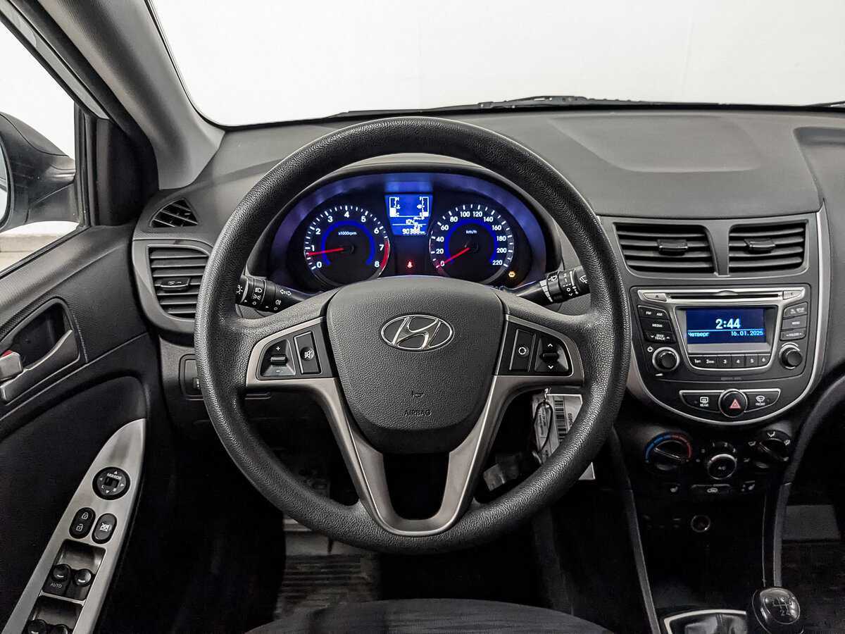 Hyundai Solaris с пробегом — 2015 год. Фото: #19
