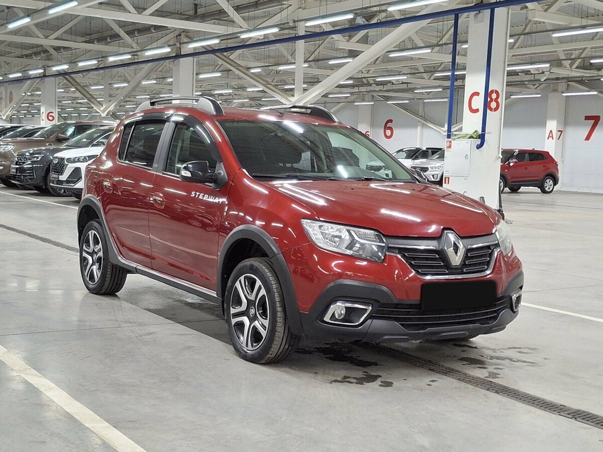 Renault Sandero с пробегом — 2018 год. Фото: #2