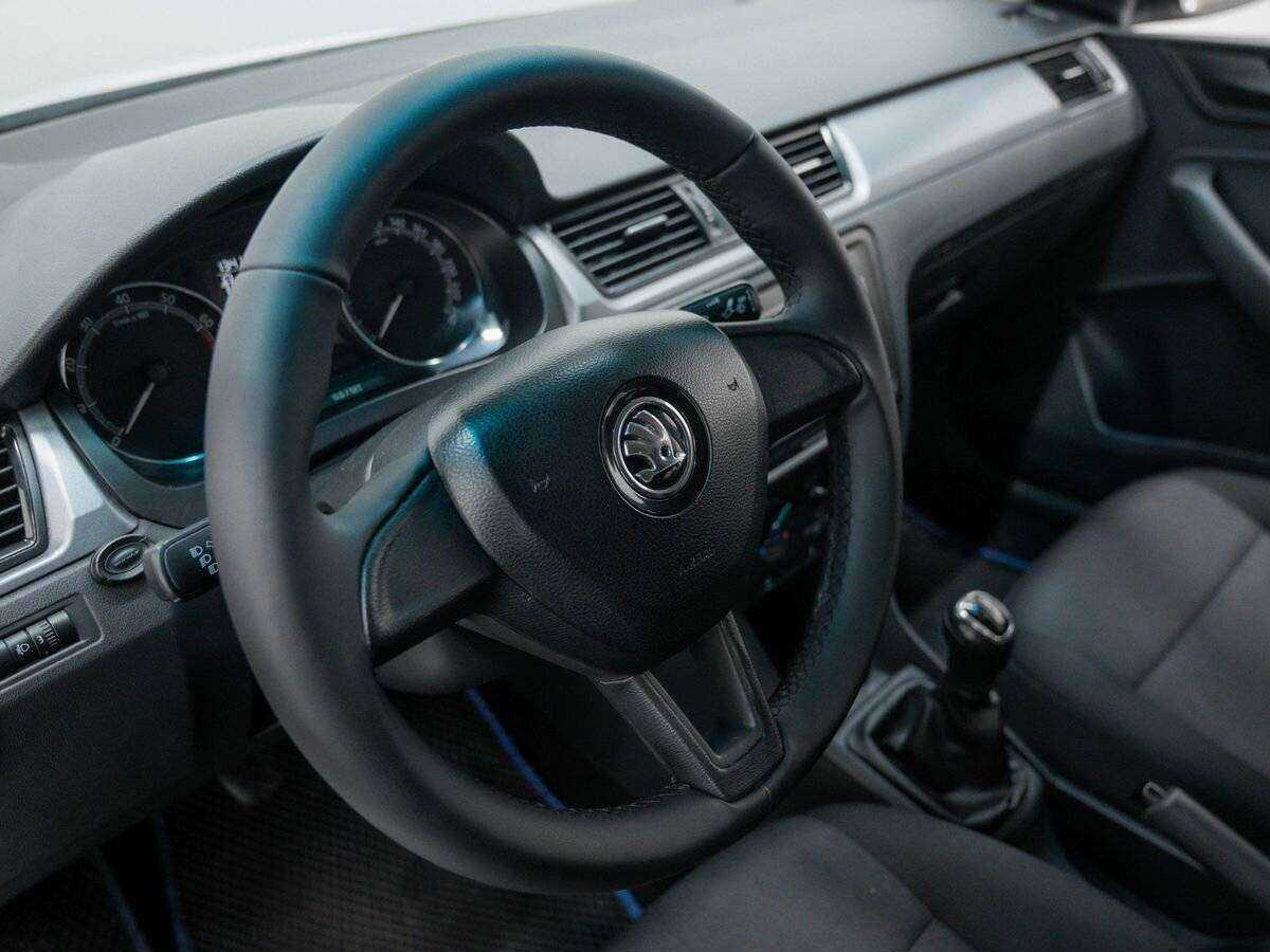 Skoda Rapid с пробегом — 2017 год. Фото: #20