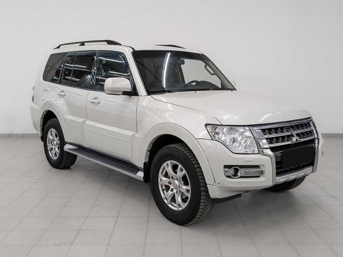 Mitsubishi Pajero с пробегом — 2015 год. Фото: #2