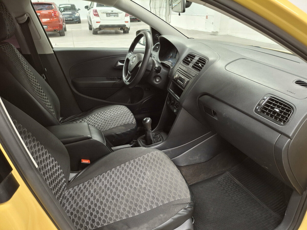 Volkswagen Polo с пробегом — 2017 год. Фото: #10