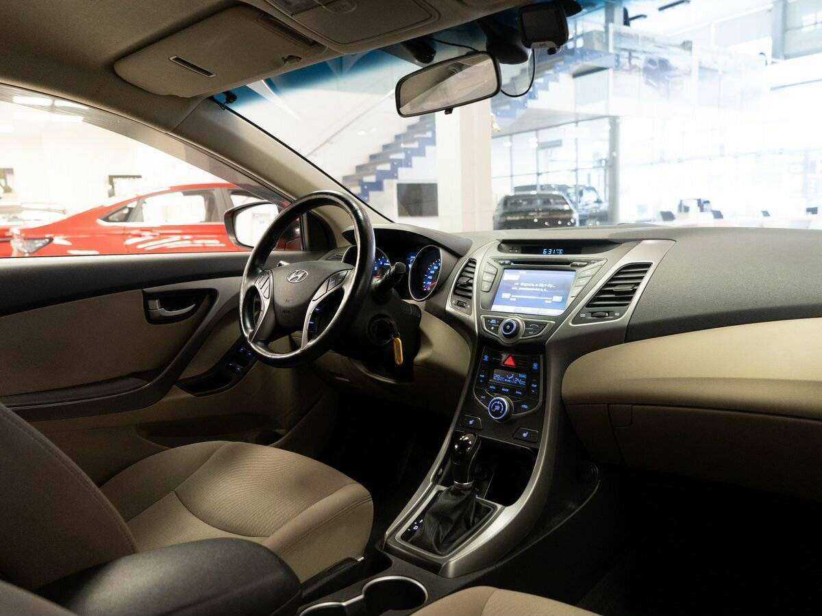 Hyundai Elantra с пробегом — 2014 год. Фото: #18