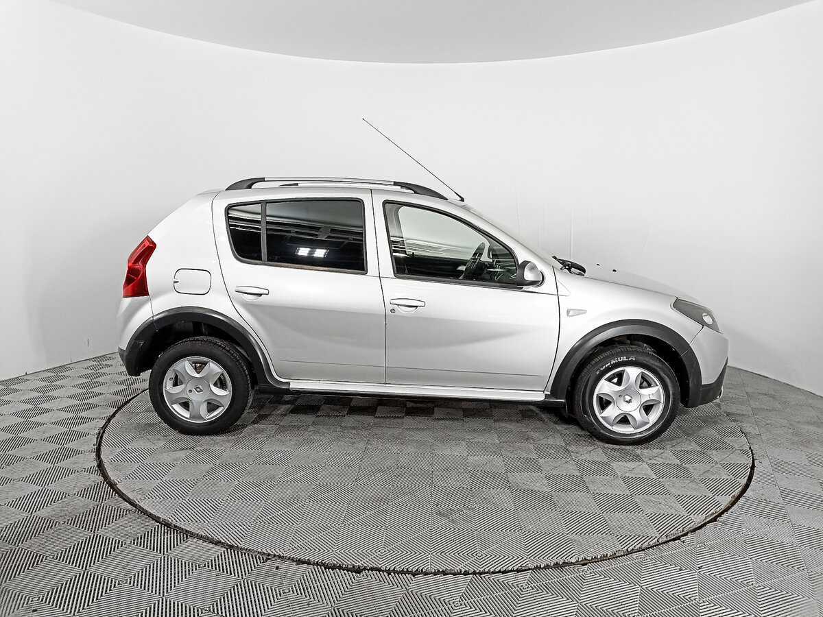 Renault Sandero с пробегом — 2013 год. Фото: #3