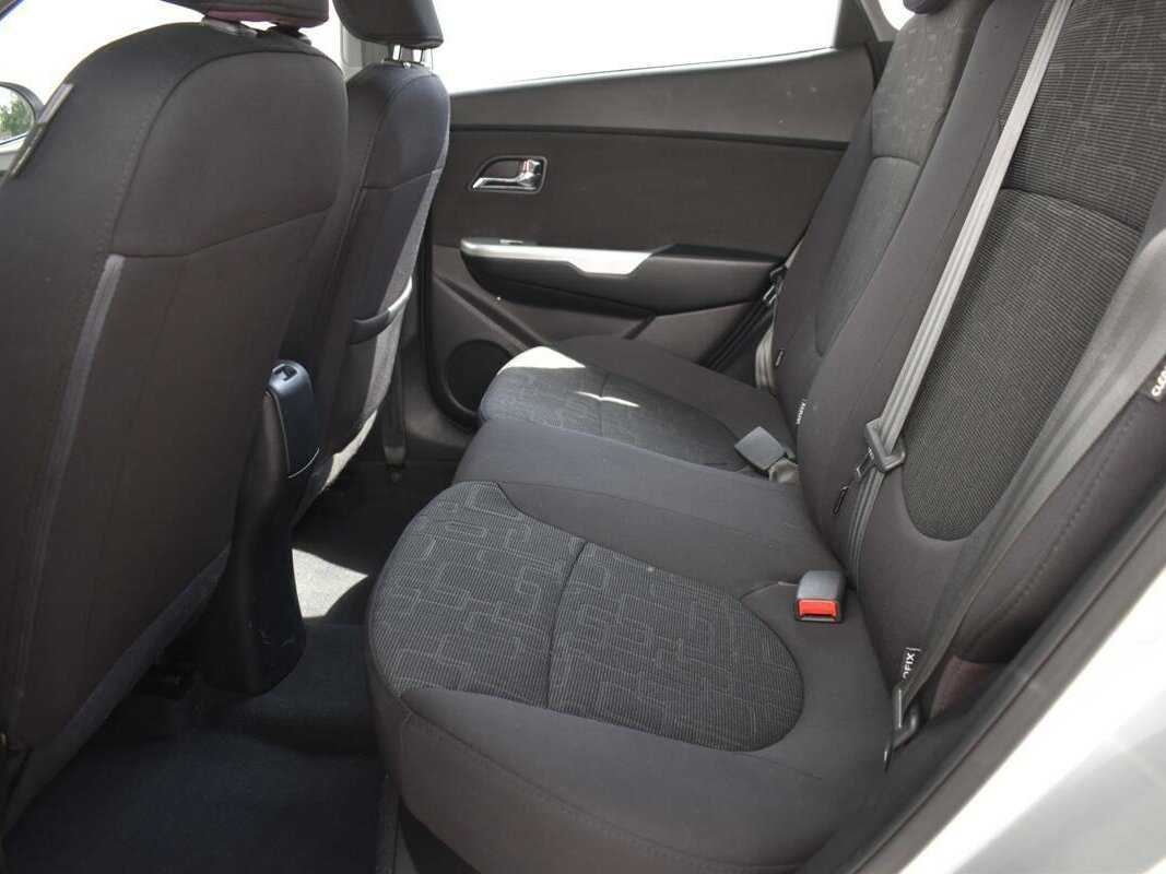 Kia Rio с пробегом — 2012 год. Фото: #7