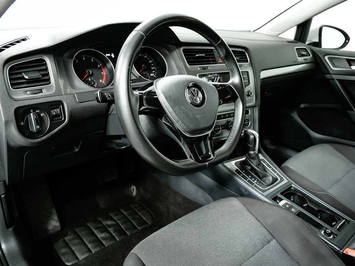 Volkswagen Golf с пробегом — 2015 год. Фото: #12