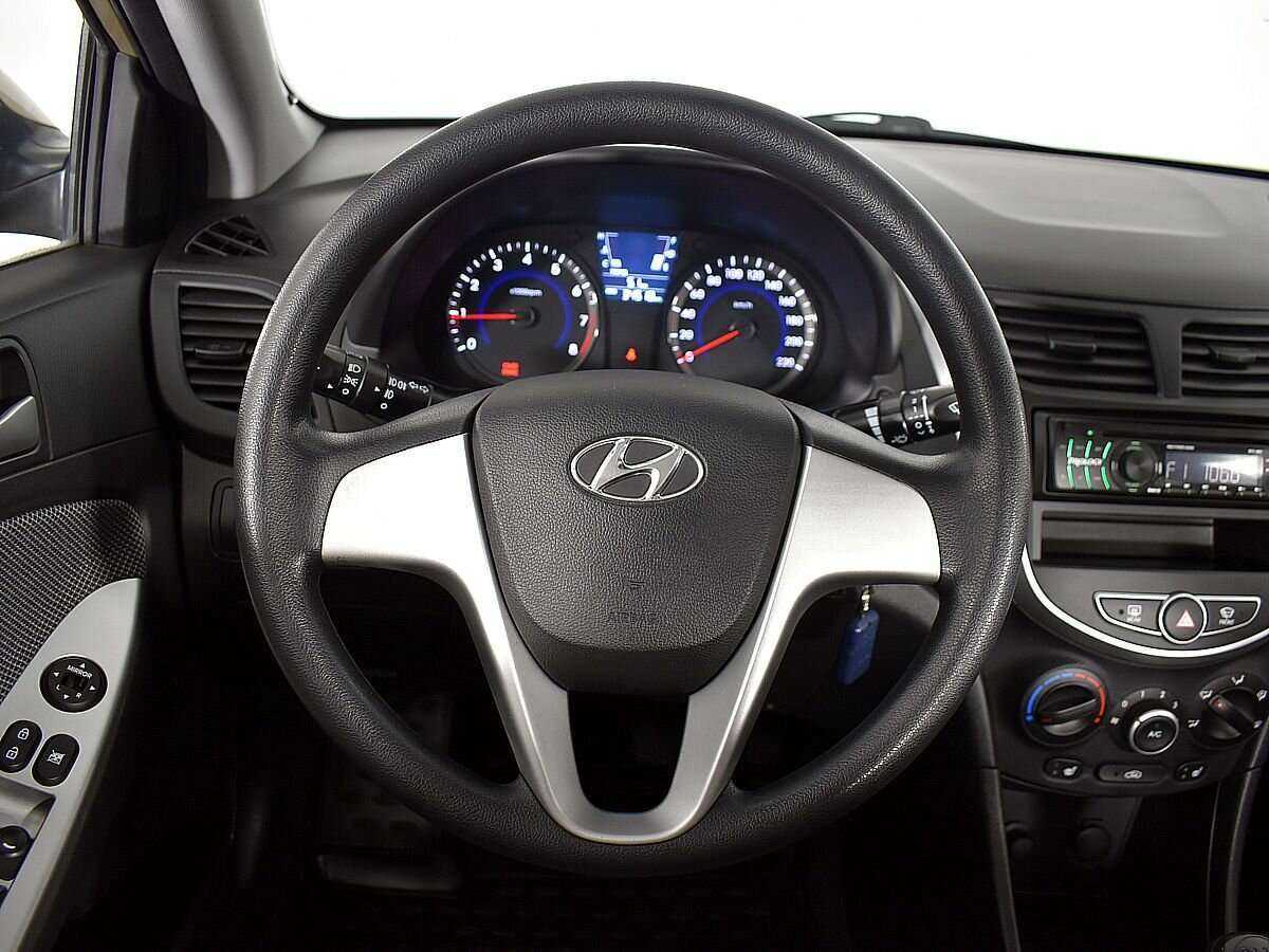 Hyundai Solaris с пробегом — 2014 год. Фото: #10
