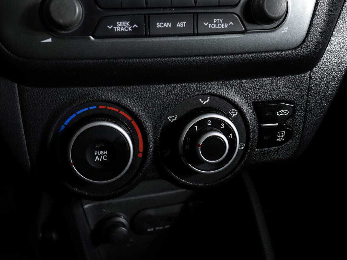 Kia Rio с пробегом — 2013 год. Фото: #12