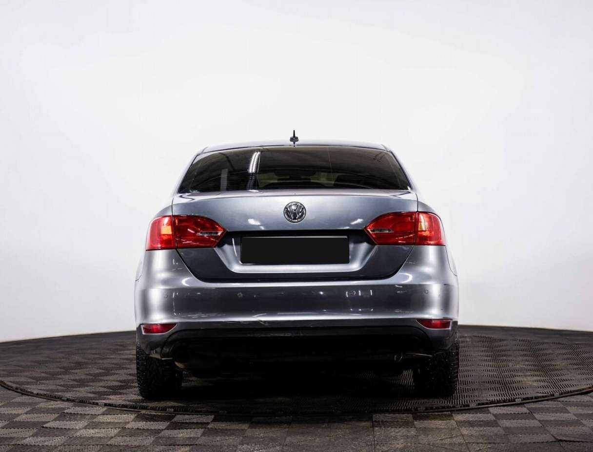 Volkswagen Jetta с пробегом — 2012 год. Фото: #4