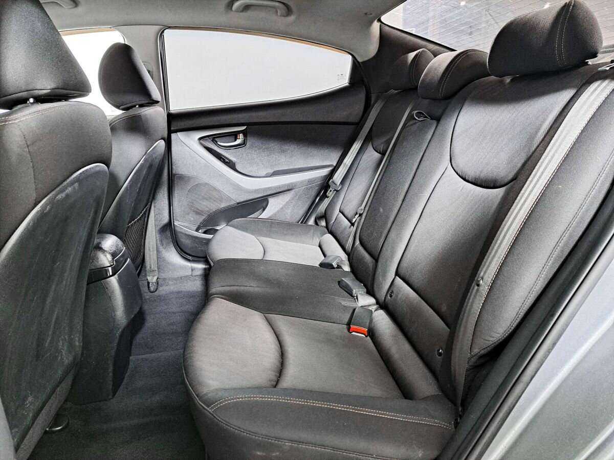 Hyundai Elantra с пробегом — 2015 год. Фото: #11