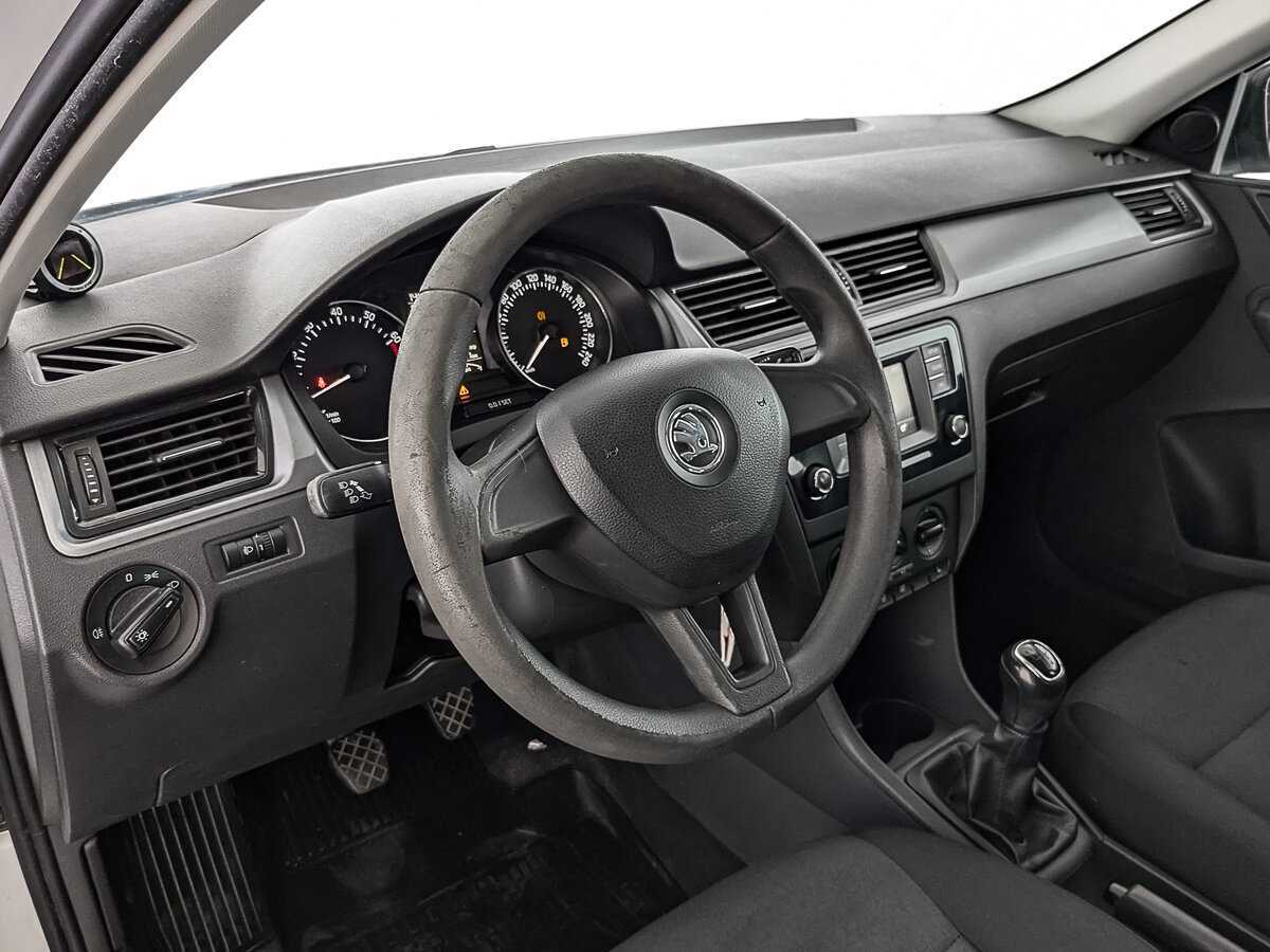 Skoda Rapid с пробегом — 2017 год. Фото: #12