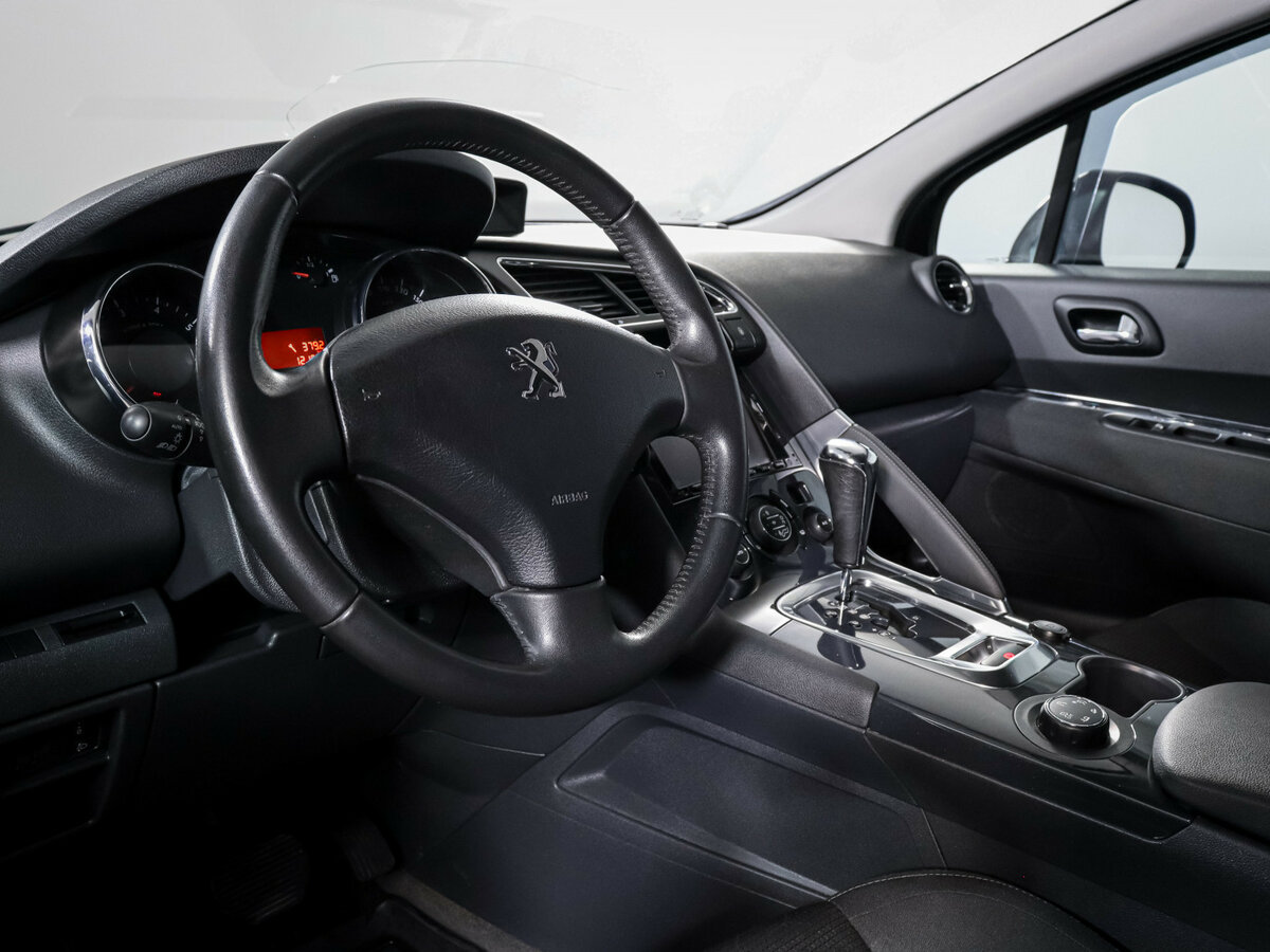 Peugeot 3008 с пробегом — 2016 год. Фото: #11