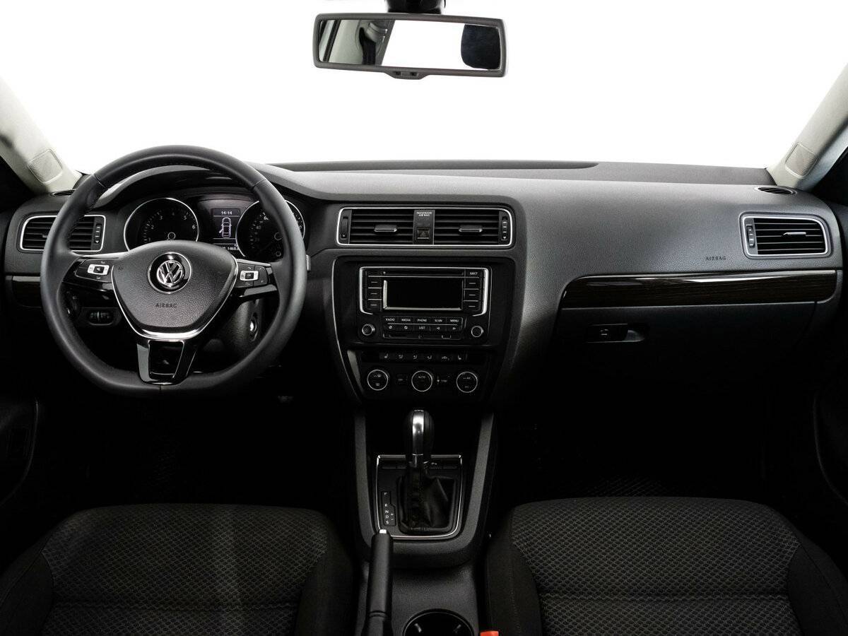 Volkswagen Jetta с пробегом — 2015 год. Фото: #9