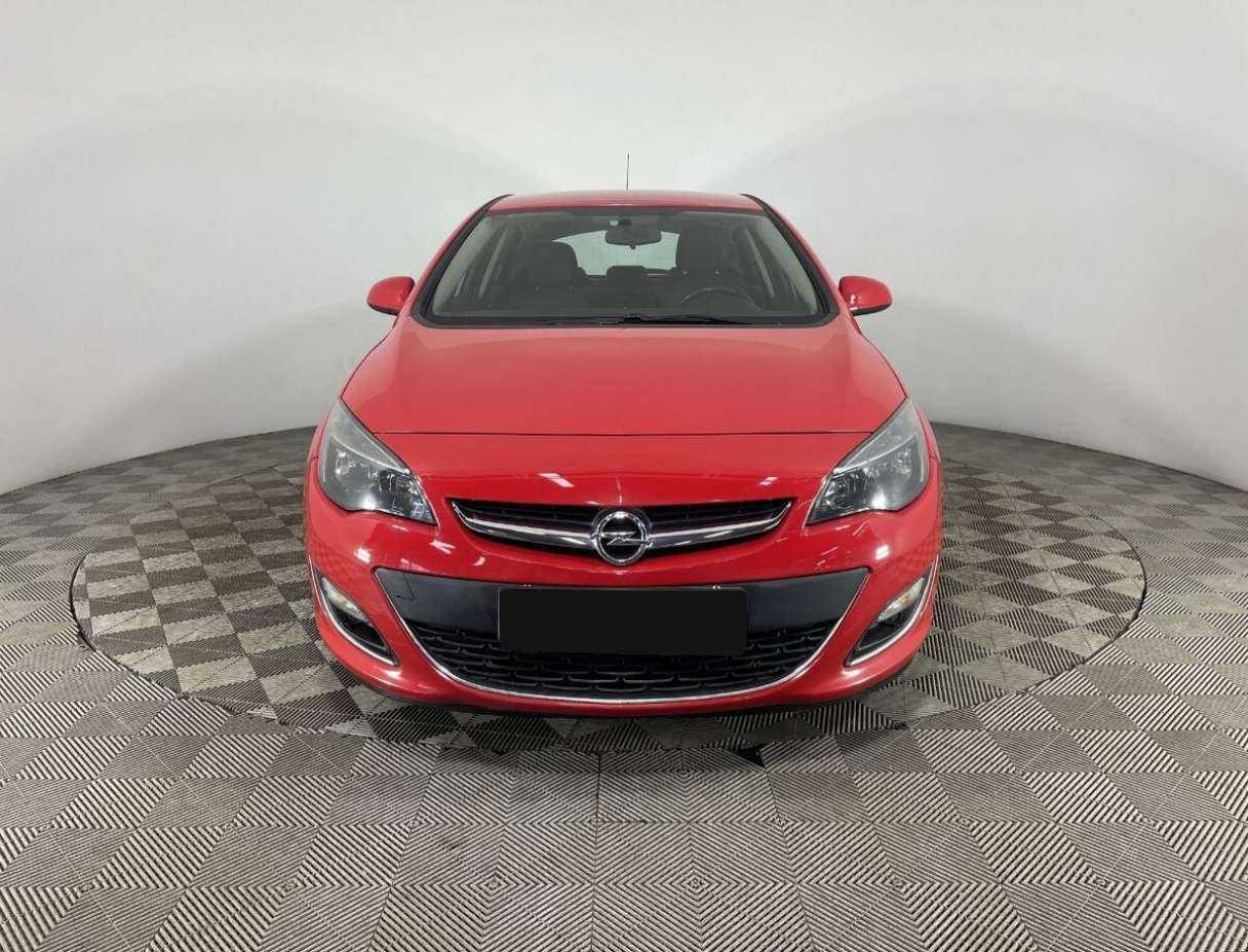 Opel Astra с пробегом — 2013 год. Фото: #1